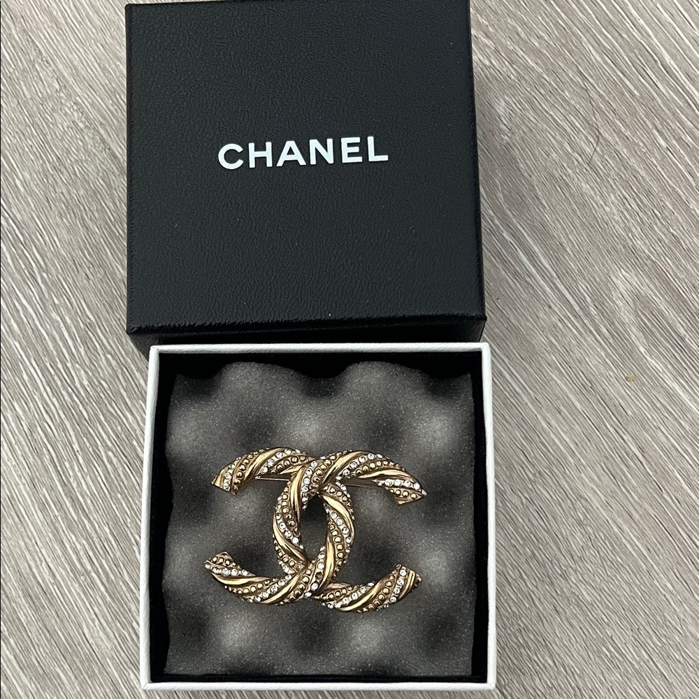 CHANEL Twisted Gold and Silver Brooch - Picture 2 of 4